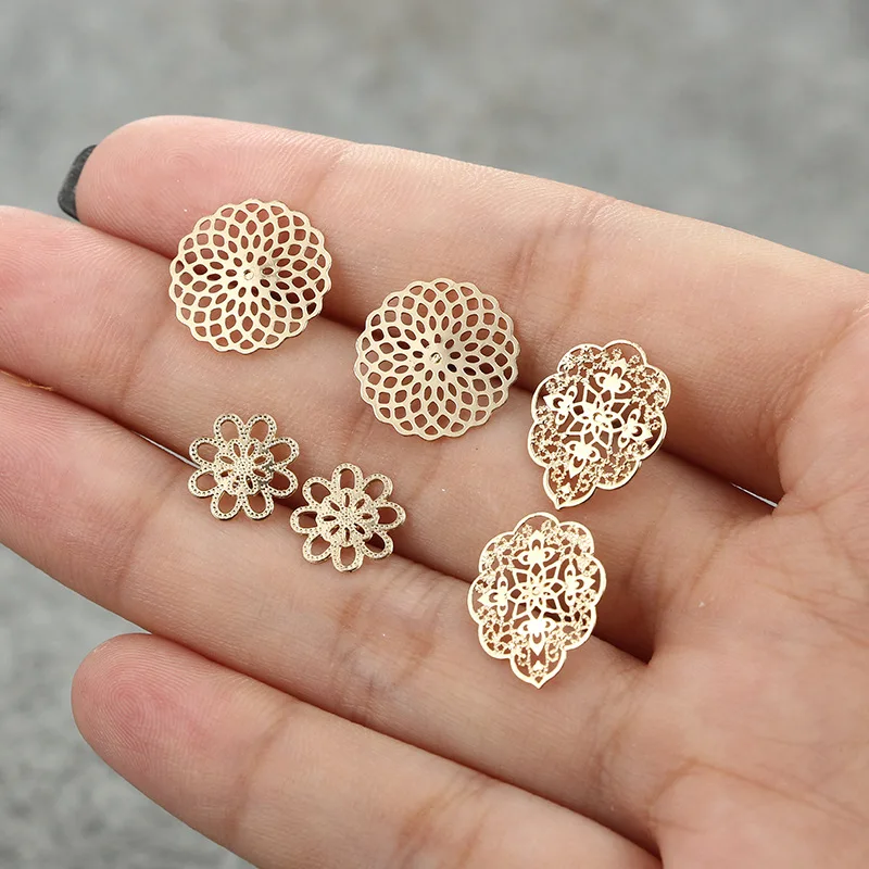 

Ubuhle Korean Fashion Hollow Ear Jewelry Girls Cute MEtal Flover Stud Earrings Small Hollow Circle Ear Studs for Women Jewelry