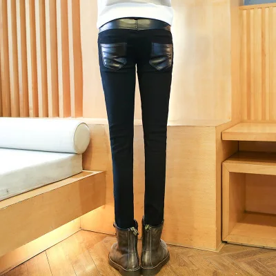 Новое поступление мужские в Корейском стиле готический панк мода искусственная кожаные брюки, мужские хип-хоп из искусственной кожи пряжки аппликация черные кожаные брюки A71001