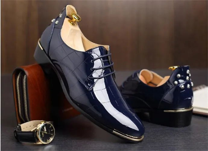 Модные Для мужчин с острым носком Лакированная кожа Оксфорд Заклёпки Обувь Мужские модельные туфли Бизнес Мужская Свадебная обувь большие size47 48