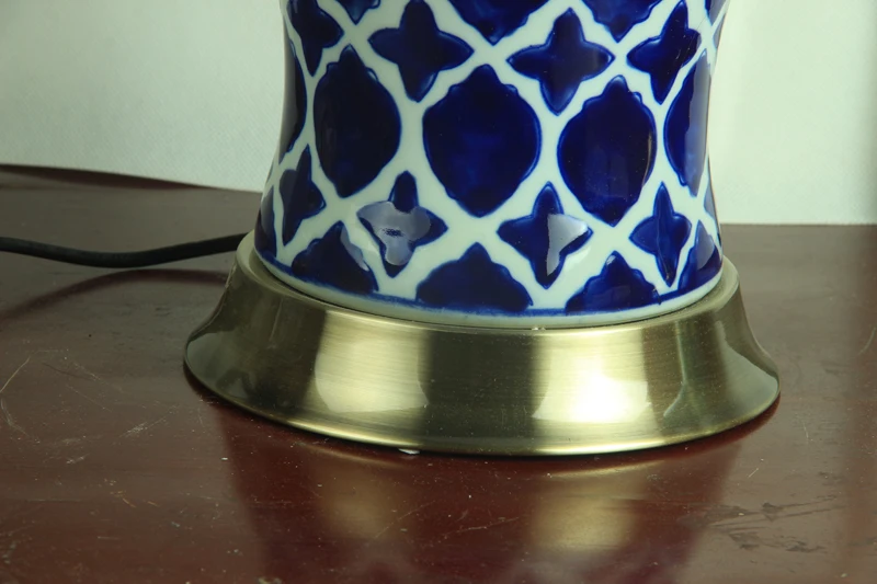 China Antique Living Room Vintage Table Lamp Porcelain Ceramic Table Lamp wedding decoration round table lamp (4)