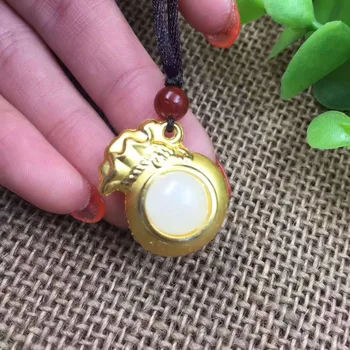 

Foot gold and yu pendant