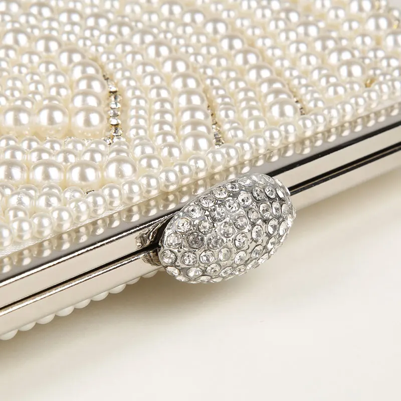 Luxy Moon Beige Perlen-Braut-Clutch für die Hochzeit, Snap-Detailansicht