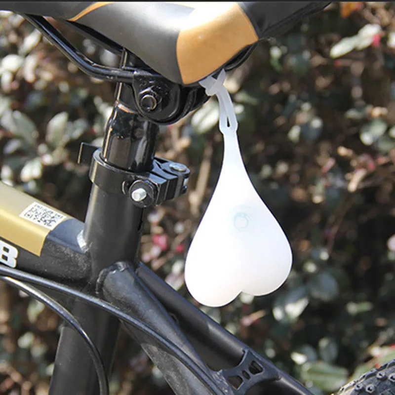 ライト フックライト 小型ライト Led 点滅 警告灯 自転車ライト サイクリング 自転車 ランニング 登山 スポーツ ペット 軽量 便利 安全 お散 品質は非常に良い