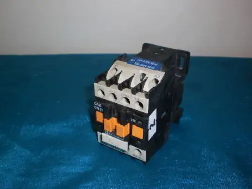 

DHL/EMS 5 LOTS Telemecanique CA2 DN31 CA2DN31 Control Relay -A1