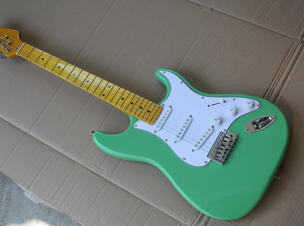 

Green Electric Guitar with White Pickguard,Chrome Hardwares,SSS Pickups,Yellow Maple Neck,offering customized services