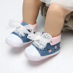Для маленьких девочек обувь новорожденных обувь принцессы с вышивкой для девочек цветочные младенческой мягкой сетки галстук блестящие