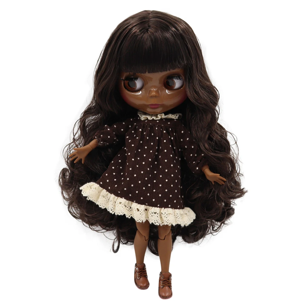 Boneca blyth com cabelo castanho escuro e rosto brilhante_voghion.com