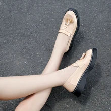 Винтажные женские туфли на плоской подошве в стиле ретро, женские кожаные лоферы с кисточками, английский стиль, толстый каблук, закрытый носок, размер: 34-43