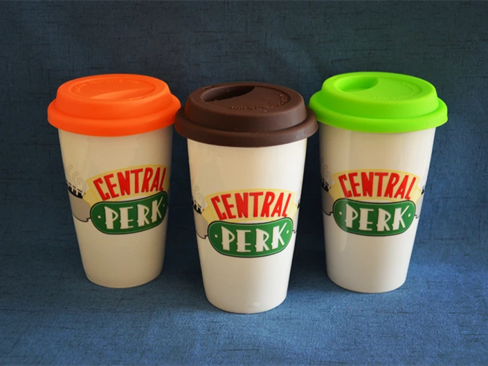 ТВ серии друзья Central perk Керамика кружки с силиконовой крышкой мультфильм Кофе чашка для молока, чая Коллекционная комиксов большой емкости костяного фарфора чашки подарок