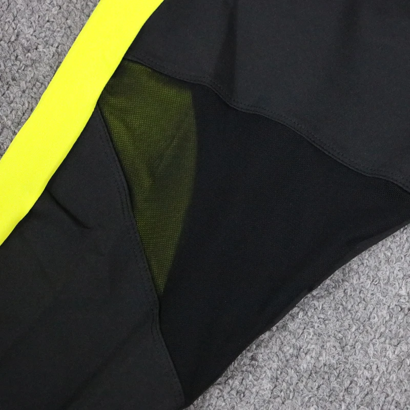  Black and yellow3
