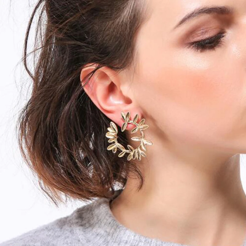 

2019 Pendientes Stud Earrings Popular Fashion Jewelry Hollow Leaves Circle Statement Exaggerated Earring Women Bijoux O3E770