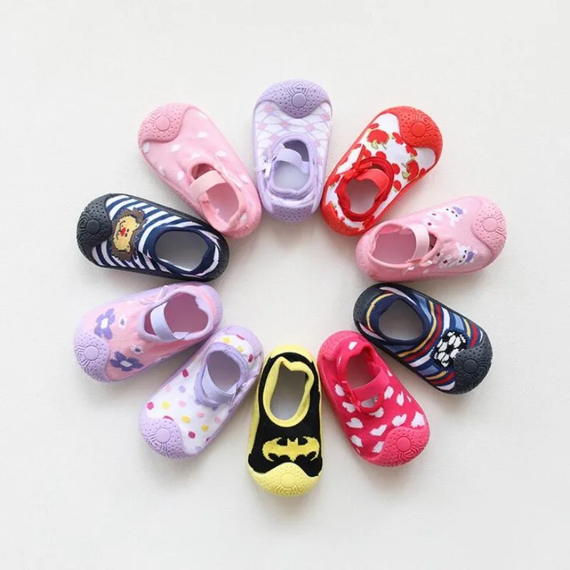 Модные милые носочки для новорожденных девочек Нескользящие носки-тапочки с мягкой резиновой подошвой для малышей Нескользящая детская обувь для прогулок