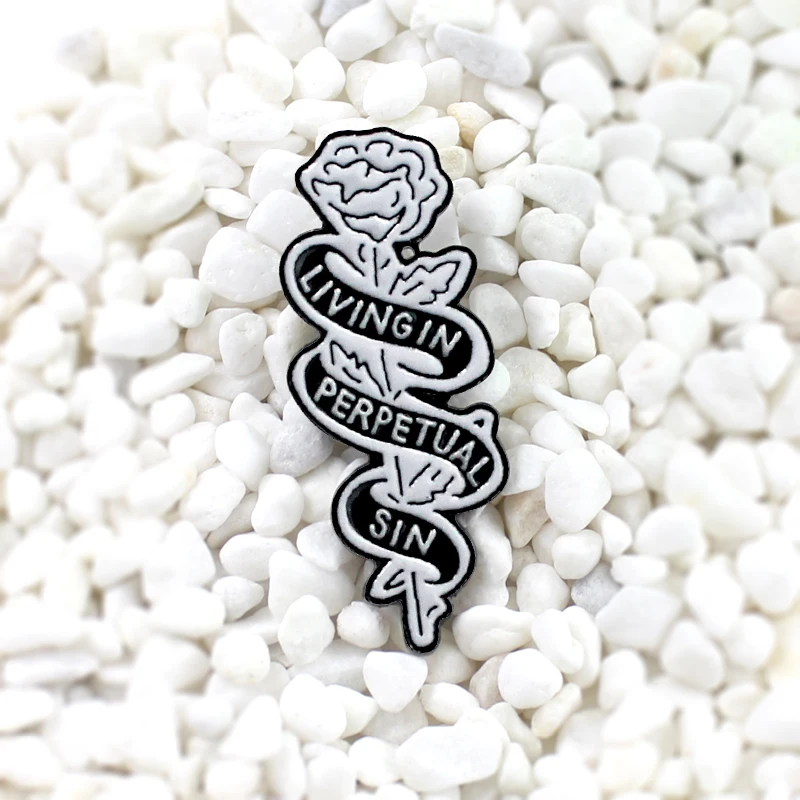 

Simple white rose brooch Ribbon winding Living In Perpetual Sin slogan Personality creativity badge Leather denim accessories