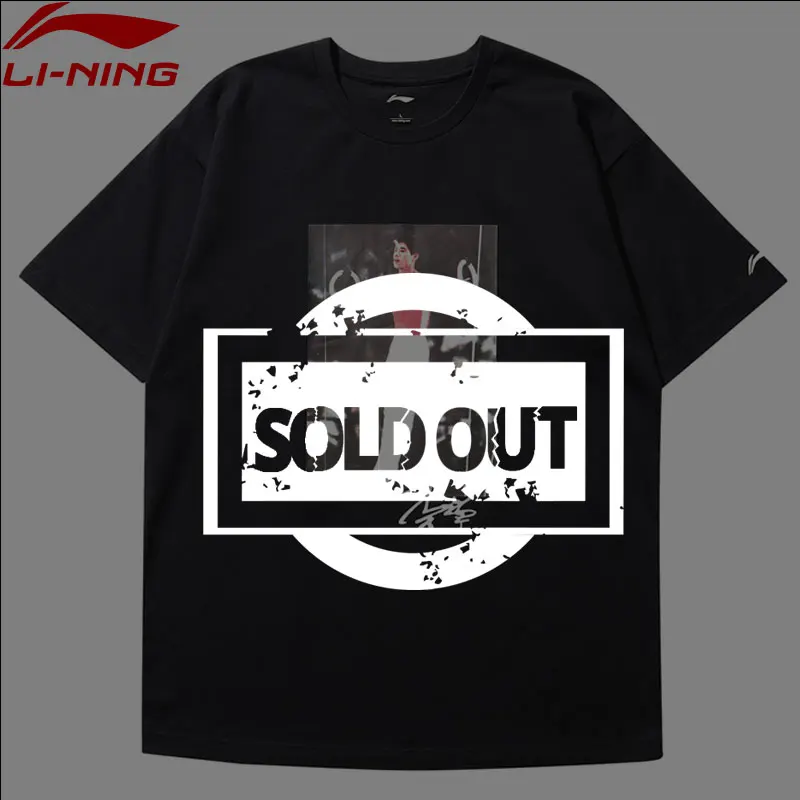 

Li-Ning Men T-Shirt NYFW LI-NING VINTAGE Mr. Li OG PRINT TEE Regular Fit 73%Cotton 27%Polyester AHSN687 MTS2710