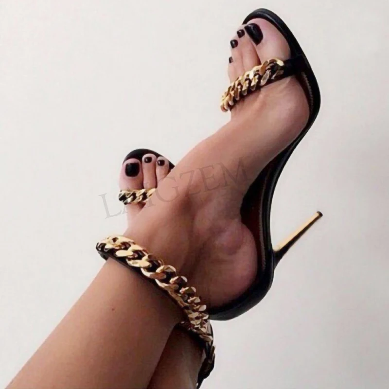 LAIGZEM/Модные женские босоножки на высоком каблуке-шпильке с цепочкой Вечерние туфли на ремешке с пряжкой туфли с металлическим украшением; Sapato; большие размеры 34-52