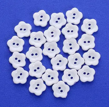 

50pcs/pack 13mm 2 Holes Flower Resin Buttons White Sewing Scrapbooking DIY Accessories Decorative Crafts Clothing Buttons
