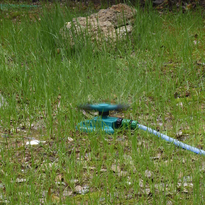 Сад пульверизатор автоматический полив газоном 360 градусов круг вращающийся распылитель воды 3 насадки три руки 2 компл