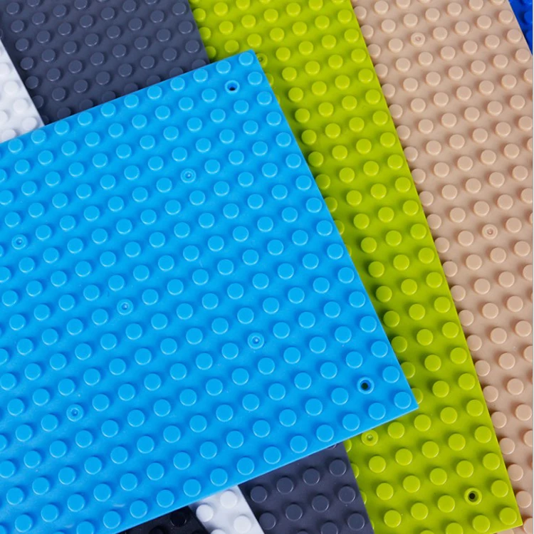 x33