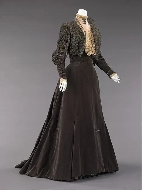 https://ae01.alicdn.com/kf/HTB1WgXAKVXXXXXDXpXXq6xXFXXX5/1880s-Late-Victorian-Bustle-French-Silk-Metal-Afternoon-Dress.jpg