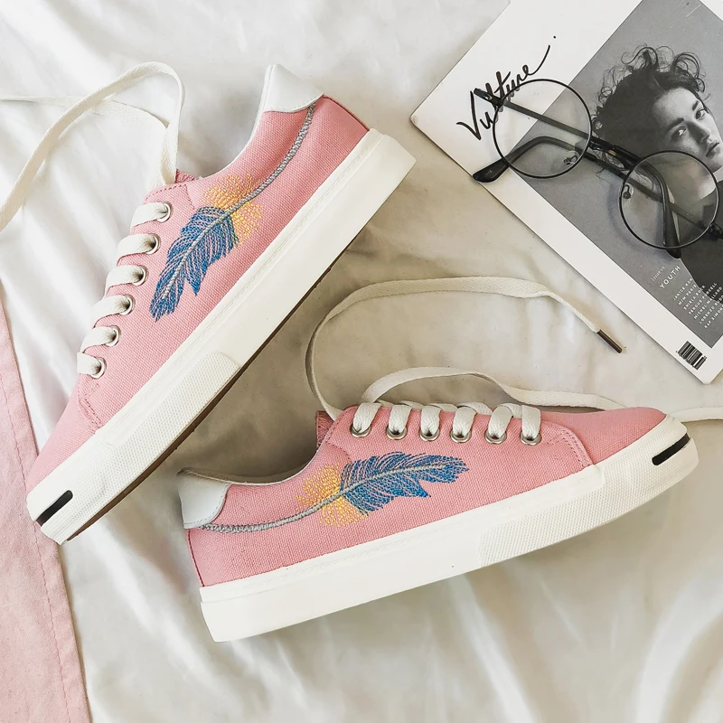 

Canvas Shoes Woman 2018 New Ins Style White Shoes Female Summer Chic Sneakers Student Embroidered Casual Shoes with Flower 35-40