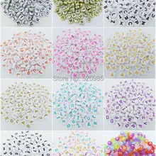 100 шт./лот круглые плоские акриловые бусины с алфавитом/буквами 12 цветов Размер 7 мм для модных украшений AB002