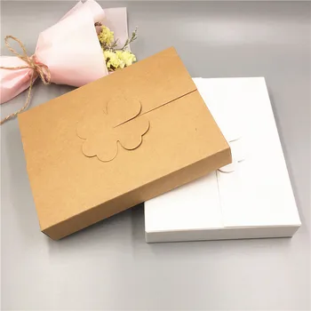 

12Pcs/Lot 16x12.6x2.5cm Lucky Box With Four-Leaf Clover Seal Various Tackle And Supplies Packaging Cuboid Creative Gift Cases