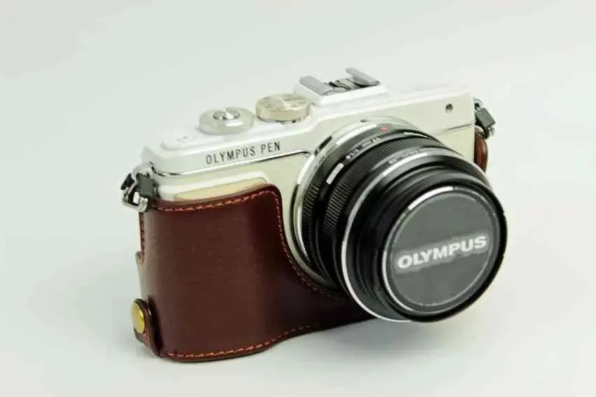 Из натуральной кожи Половина Камера нижней части корпуса для Olympus E-PL8 EPL8 E-PL7 EPL7 - Цвет: Coffee