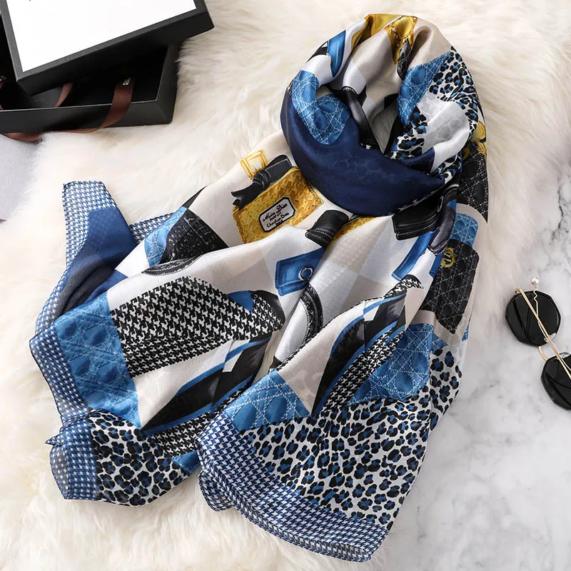 9443514574_2070773686