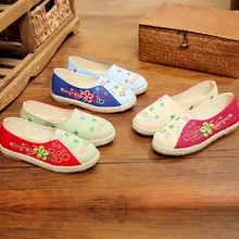Flats 2018 autumn new cloth shoes women shoes soft bottom embroidered shoes comfortable national wind old beijing cloth shoes in the new baotou embroidered to raise the national wind leisure women shoes cool slippers home