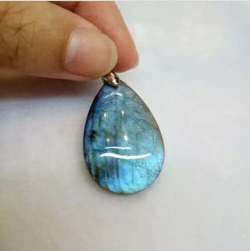

The light of the Natural Labradorite Blue Light Gemstone Pendant