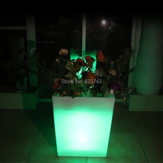 https://ae01.alicdn.com/kf/HTB1Wi49JFXXXXXKaXXXq6xXFXXXS/Outdoor-Grote-waterdichte-oplaadbare-Y-POT-afstandsbediening-LED-verlichte-bloempot-kleur-veranderende-led-plant-pot.jpg_640x640.jpg