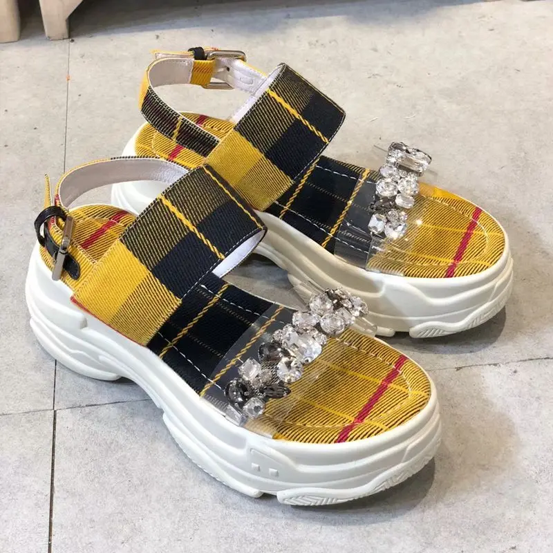 

2018 Hot Woman Casual Flats Platform Plaid Sandals Woman Cozy Waterproof PVC Crystal Ankle Strap Sandals Woman Flats Tide S