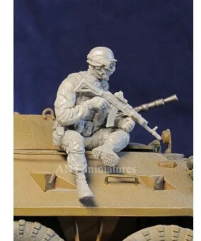 

1/35 Scale modern the Russian soldiers Figure Resin Model Kit Free Shipping