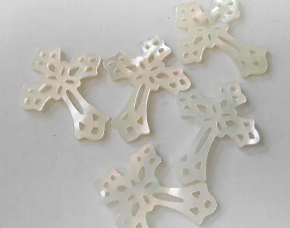 

10pcs 18-40mm genuine mother of pearl shell jewelry Mop shell Cross Filigree Pendants White Shell Cross Beads