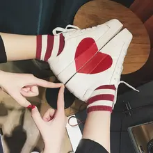 Новое поступление; классические женские Сникерсы для пеших прогулок, любовь обувь кемпинг ремень анти-горизонтальный прогулочная обувь Скейтбординг обувь спортивные, для похода