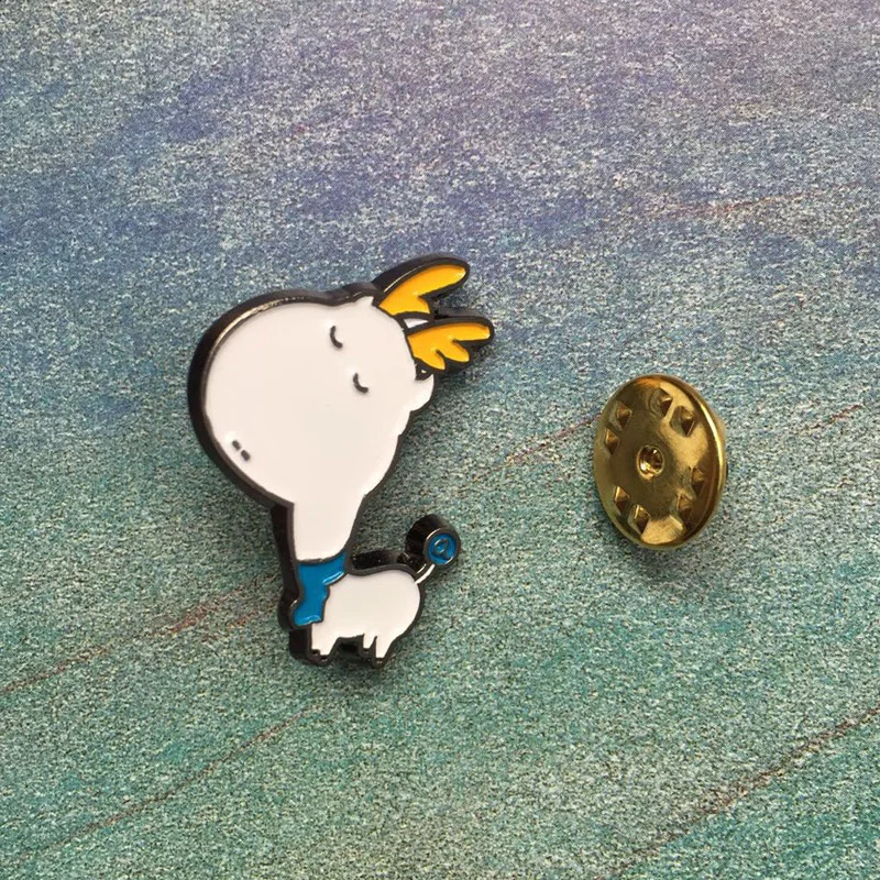 

Giraffe Enamel Pin Brooch Cartoon Creative Metal Brooches Pins Denim Hat