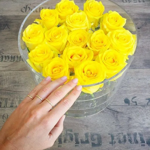 Clear-plexiglass-rose-flower-christmas-gift-box