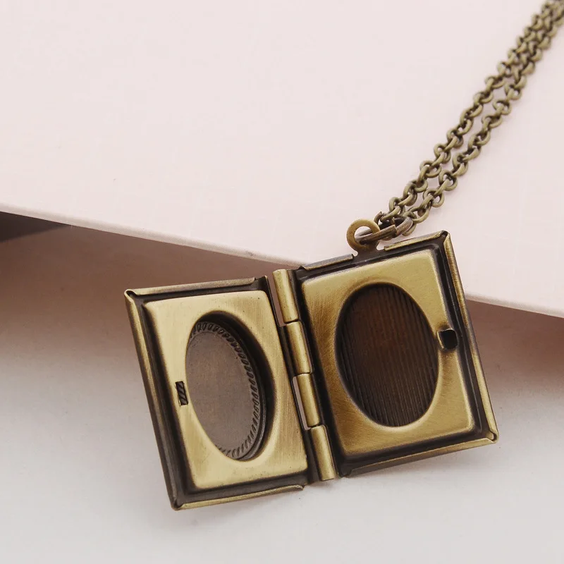 

Handmade New Style Simple Creative Men Necklace Alloy Can Put Photo Pendant Carved Phase Box Gifts Necklaces Pendants