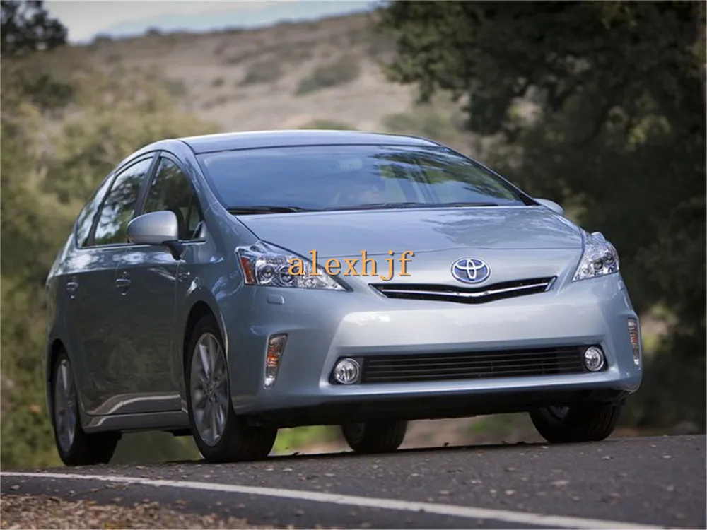Toyota-Prius_V_2012