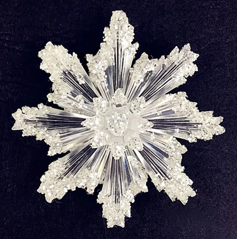 Как сделать блестящую снежинку. Как сделать блестящую снежинку. Как сделать блестящую снежинку. Снежинка из глиттерной бумаги. Поделка снежинка.