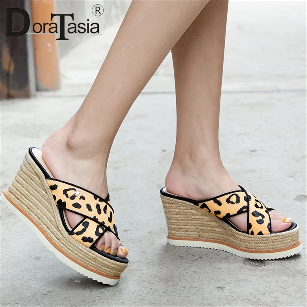 

DARATASIA 2019 New Fashion Horsehair Ladies Wedges High Heels Leopard Shoes Woman Casual Outside Summer Slippers Female