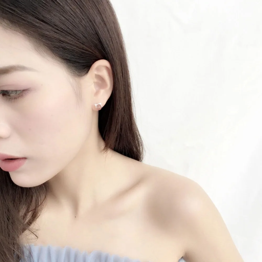 UMODE Korean Small Cute Cat Ear Strawberry Crystal Stud Earrings for Women Fashion Jewelry boucles d oreille femme UE0458