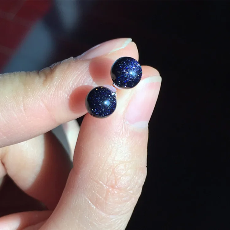 

The hand makes the extremely simple temperamental and simple natural blue sandstone ear nail