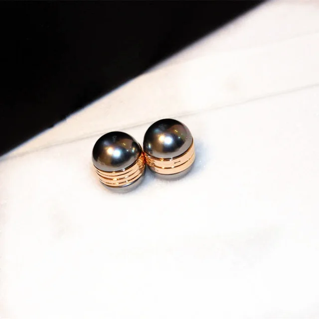 Magnetic pearl earrings
