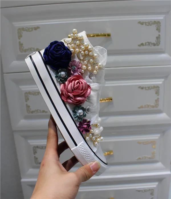 

Girls sweet flower shoes 2018 Spring Canvas Shoes White Female High Help Custom Rhinstone Sequins Flowers Flat Shoes