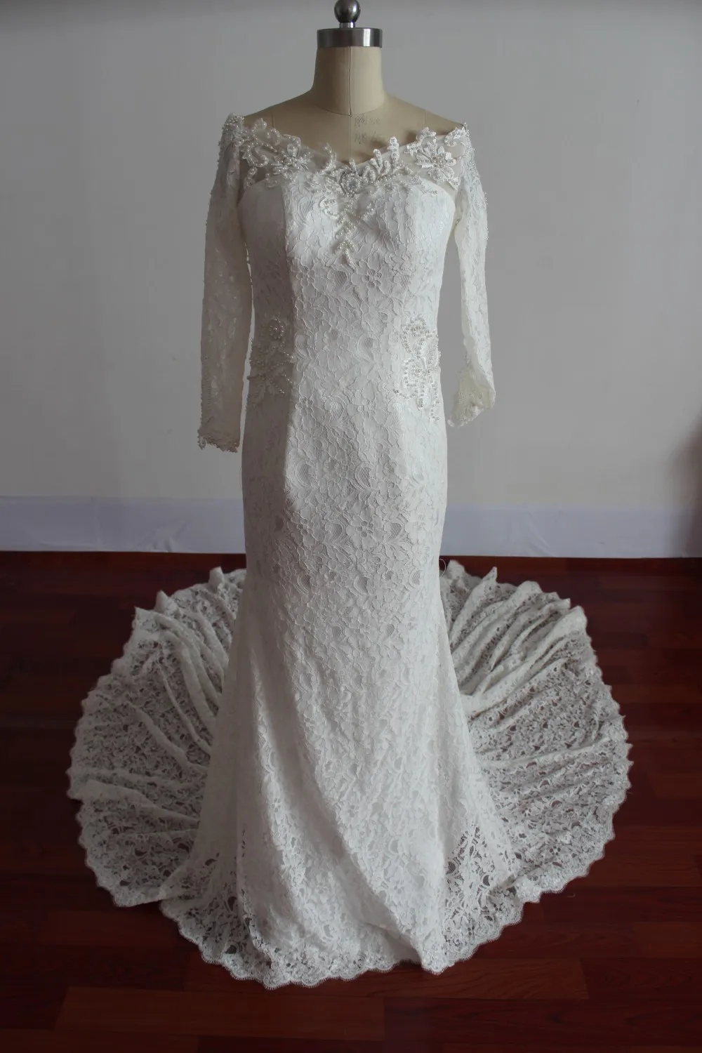 

SL-022065 Sheath Wedding Dress V Neck Backless Beaded Lace Floor Length Court Train Long Sleeve Bridal Gown 2015