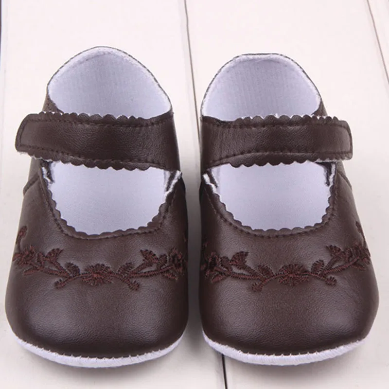Детские Девочки Первые ходунки из искусственной кожи Милая принцесса детская обувь, новорожденные удобные уличные детские туфли розовый черный белый противоскользящие кроссовки - Цвет: Коричневый