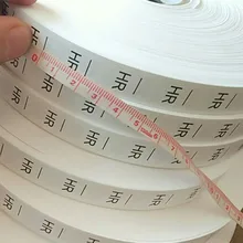 1000 шт(это 1 рулон), Пользовательский логотип белая лента с покрытием печать уход этикетка Одежда нейлон размер бирка