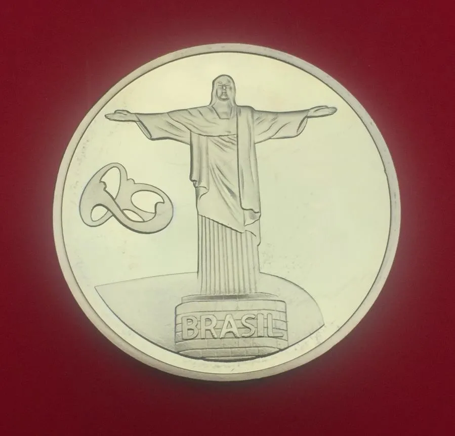 

Jesus Christ Gold Plated coin Brazil Sport Football Medal Souvenir Commemorative Coins Non-currency Art Craft