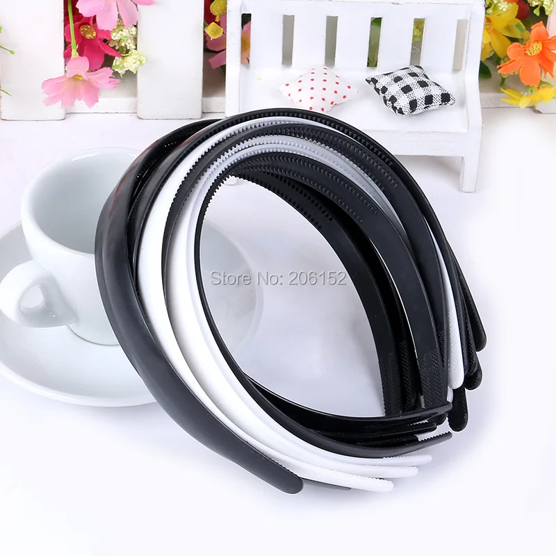 MUST-HAVE PRODUCTS A headband is a clothing accessory worn in the hair or around the forehead, usually to hold hair away from the face or eyes. Headbands generally consist of a loop of elastic material or a horseshoe-shaped piece of flexible plastic or metal. They come in assorted shapes and sizes and are used for both fashion and practical or utilitarian purposes.